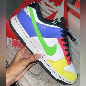 NIKE DUNKS GREEN STRIKE WMN